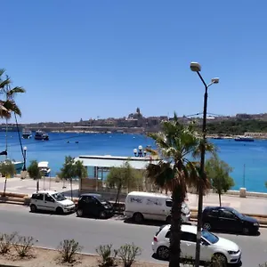 Apartment Sea Front Balcony, Sliema